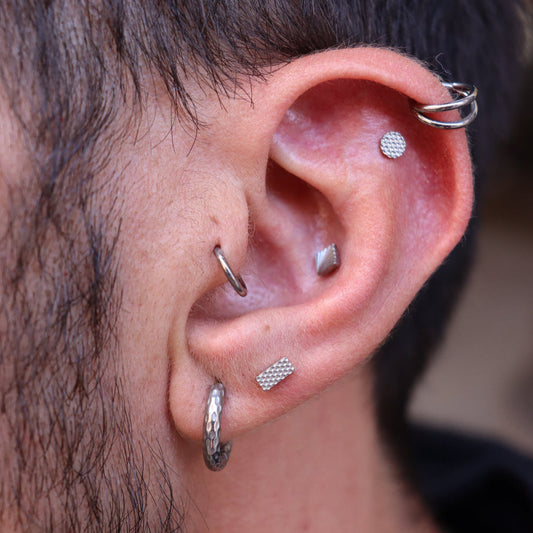 LABRET RECTÁNGULO EN CORTE CIRCULAR