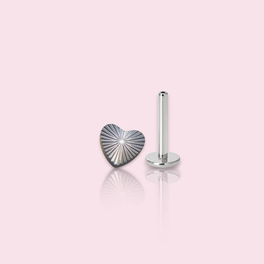 LABRET CORAZÓN ACANALADO