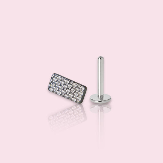 LABRET RECTÁNGULO EN CORTE CIRCULAR