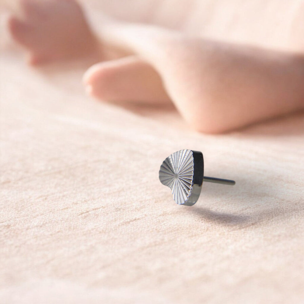 LABRET CORAZÓN ACANALADO