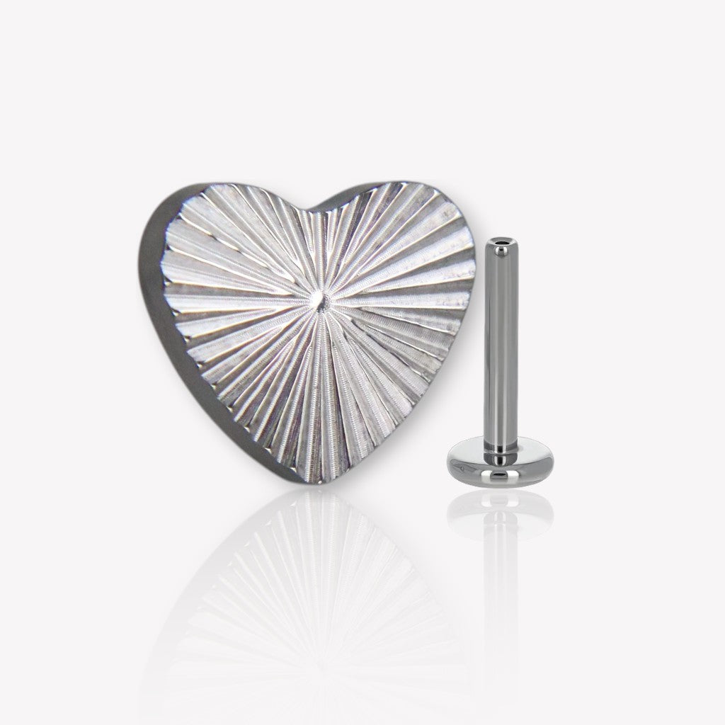 LABRET CORAZÓN ACANALADO