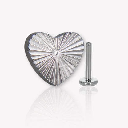 LABRET CORAZÓN ACANALADO