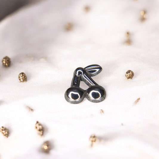 LABRET CHERRY