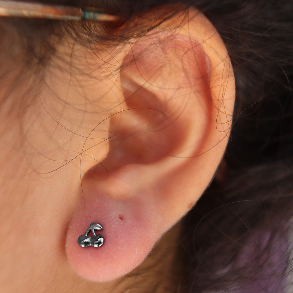 LABRET CHERRY